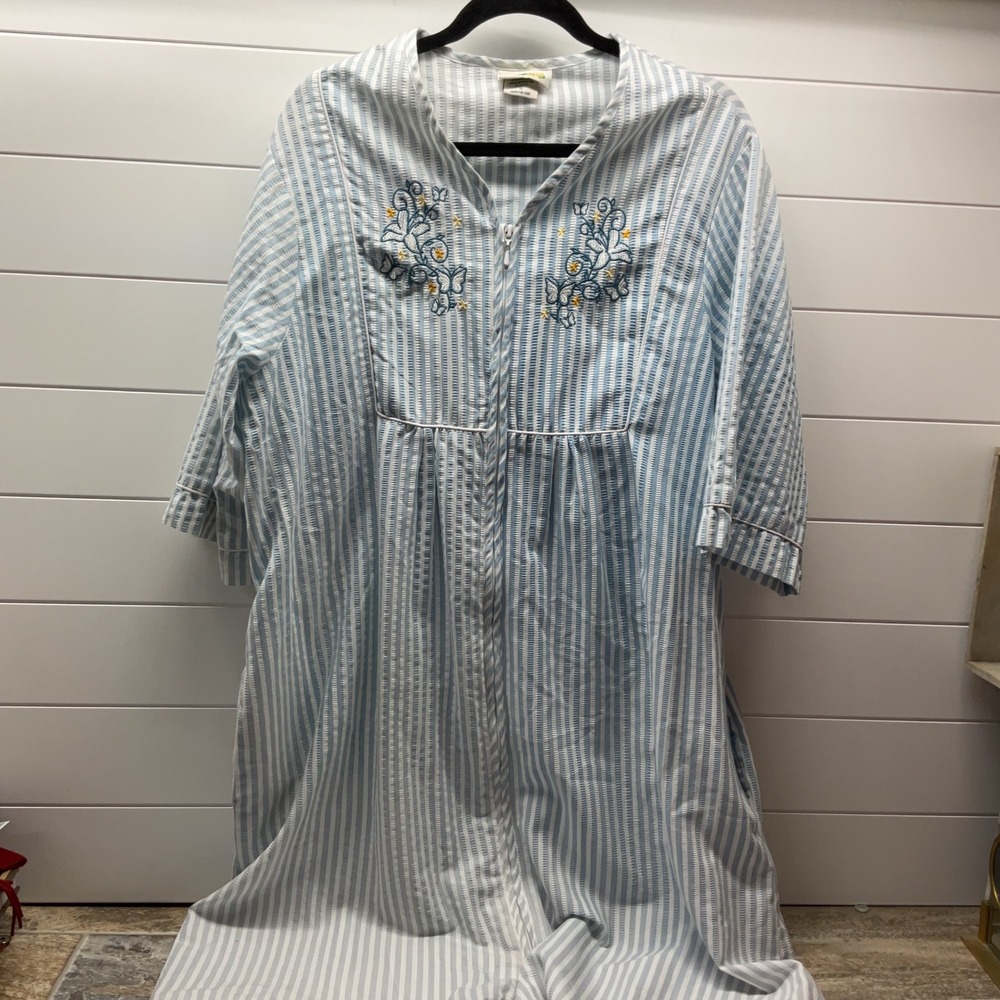 Collections Etc Blue White Seersucker Zip Front Embroidered Housecoat XL